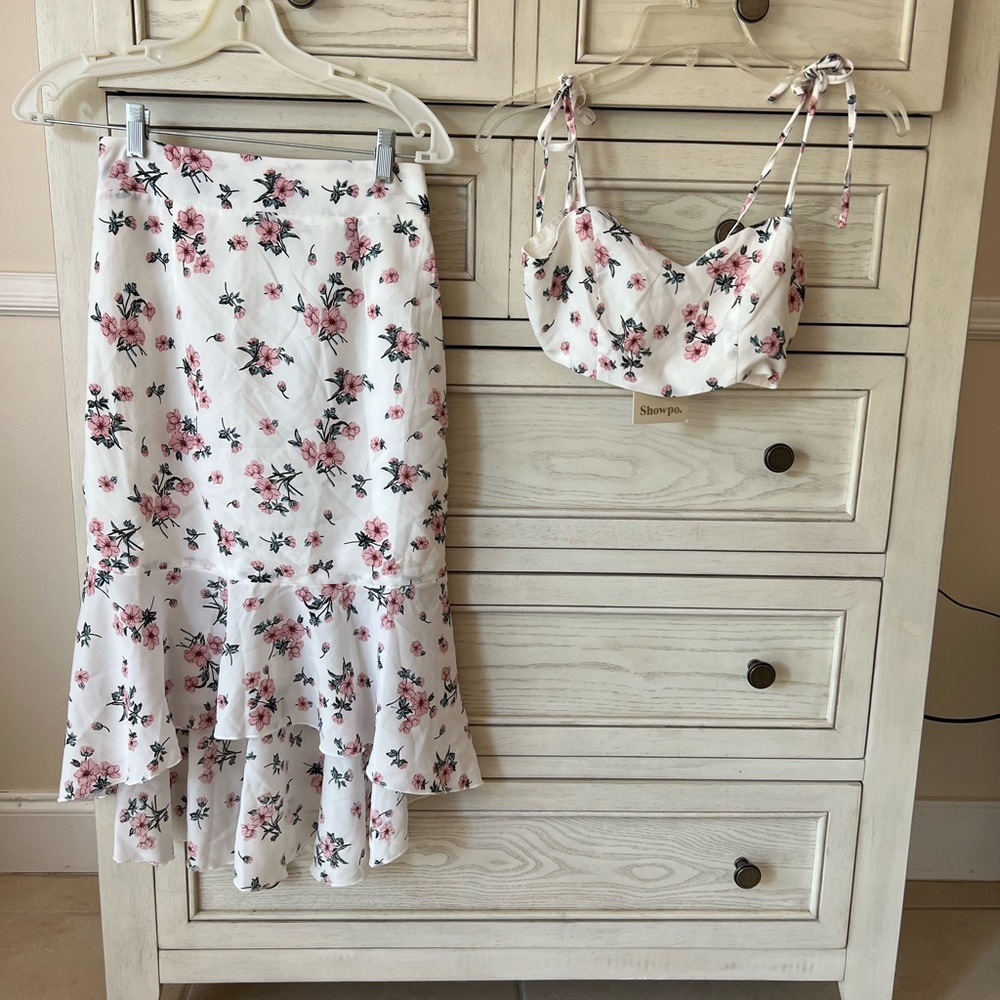 NWT SHOWPO TWO PIECES SET PRINTED CROP TOP & SKIRT